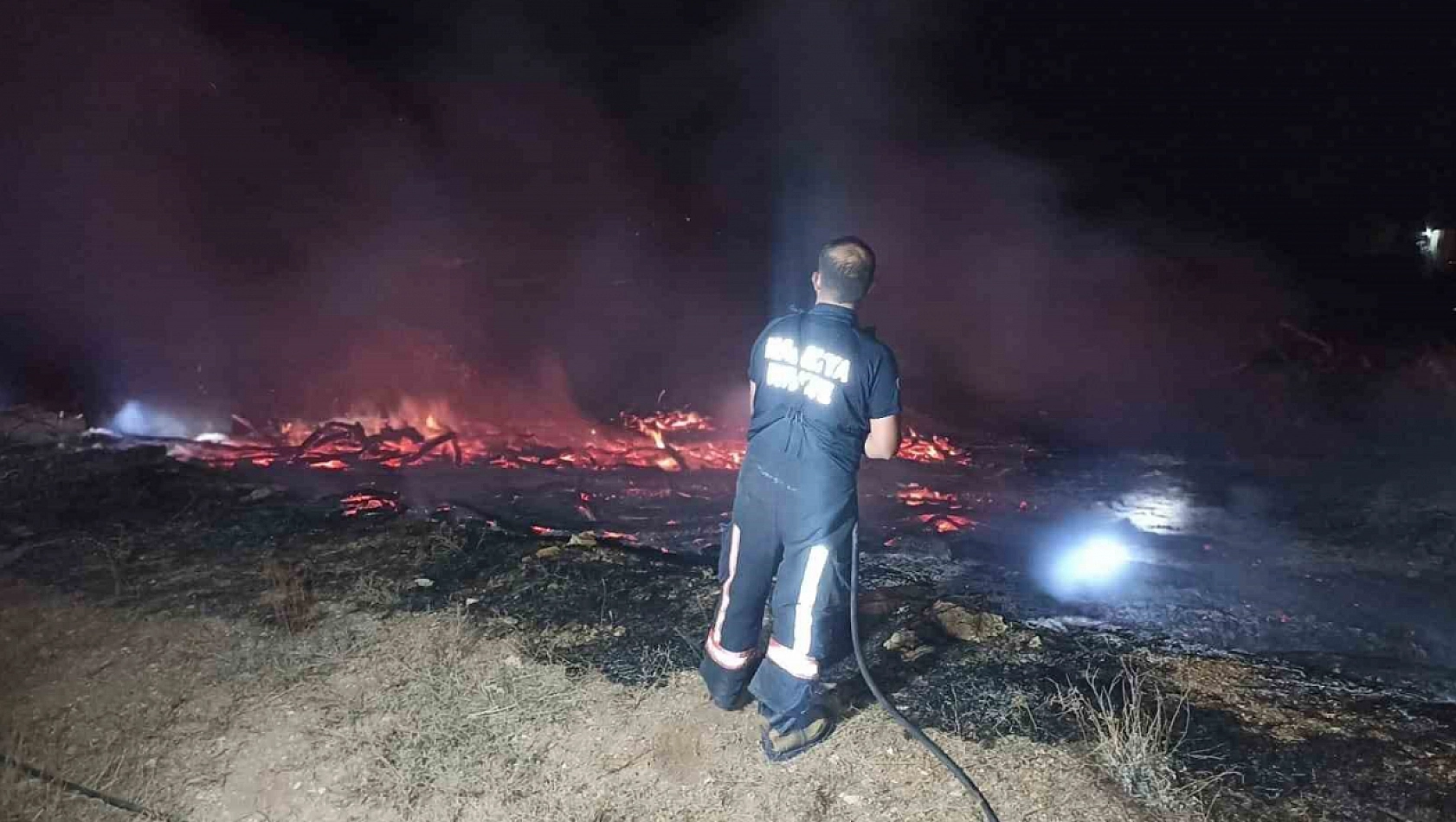 Darende'de Tonlarca Kayısı Küle Döndü!