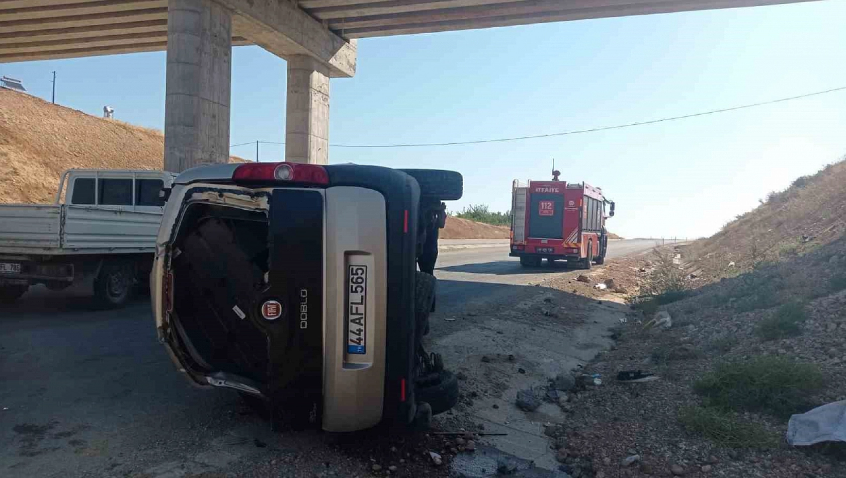 Malatya-Sivas Yolu'nda Kaza: Hafif Ticari Araç Devrildi