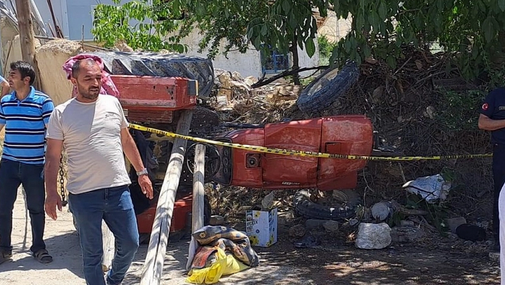 Traktör sürücüsü kurtarılamadı!