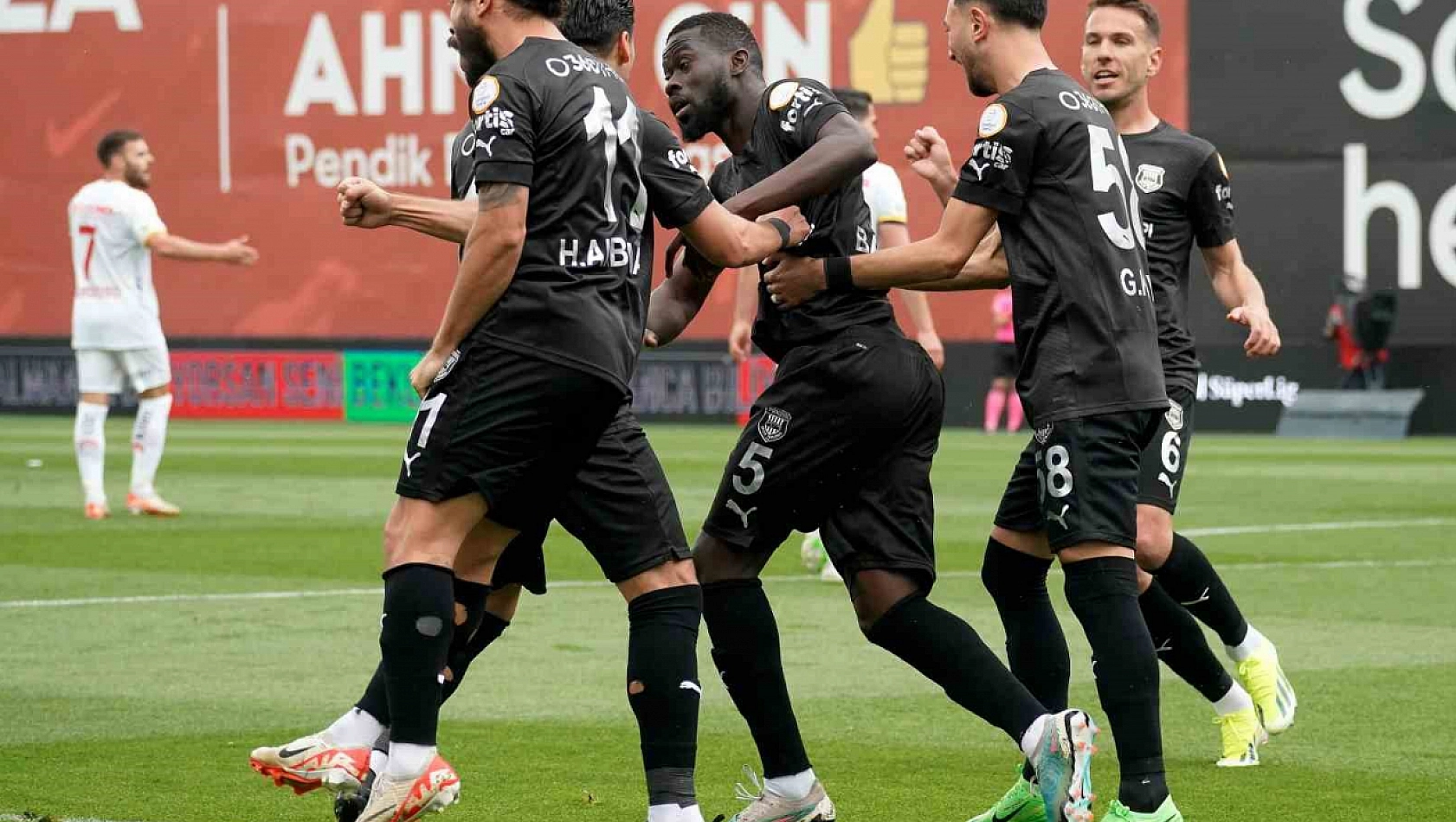 Trendyol Süper Lig: Pendikspor: 1 - Kayserispor:1 (İlk yarı)