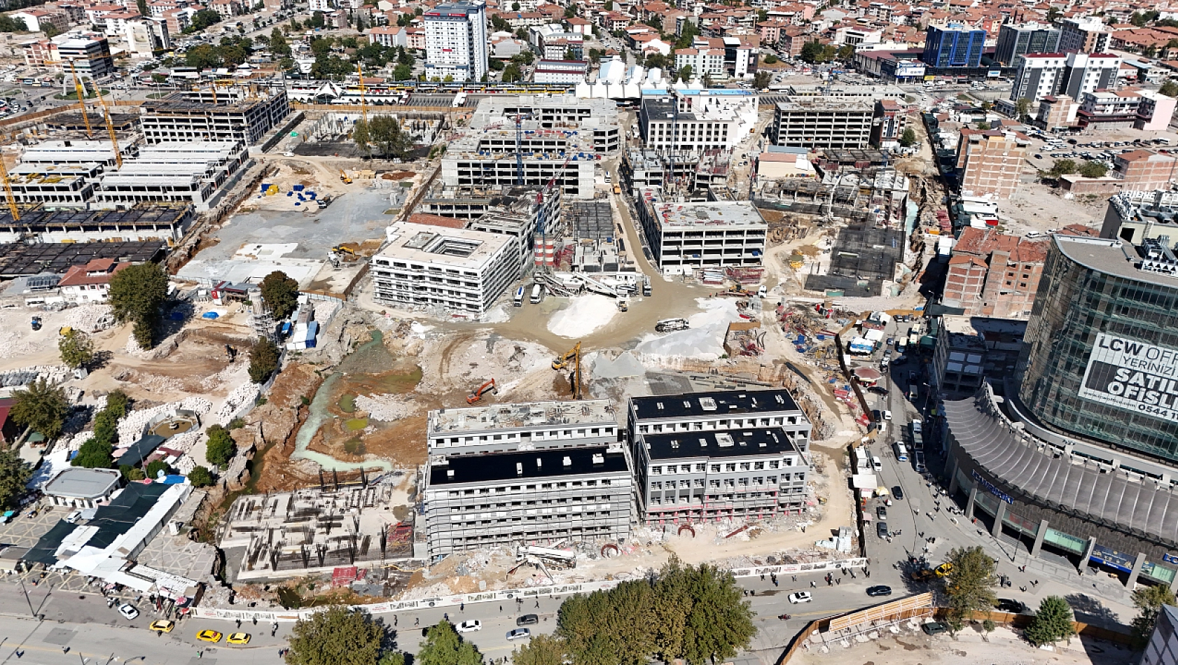 Vali Yavuz Açıkladı: Yargı kararına rağmen 'tabut bina'ları yıkamıyoruz..! 