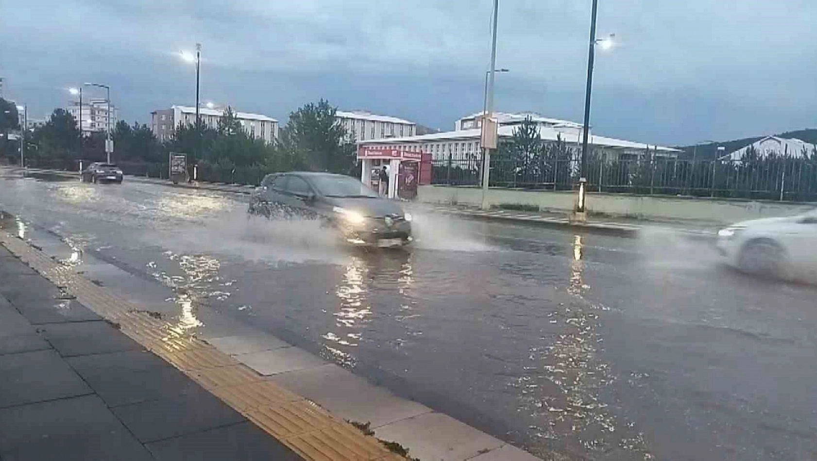 Yağmur Sonrası Şehir Göle Döndü