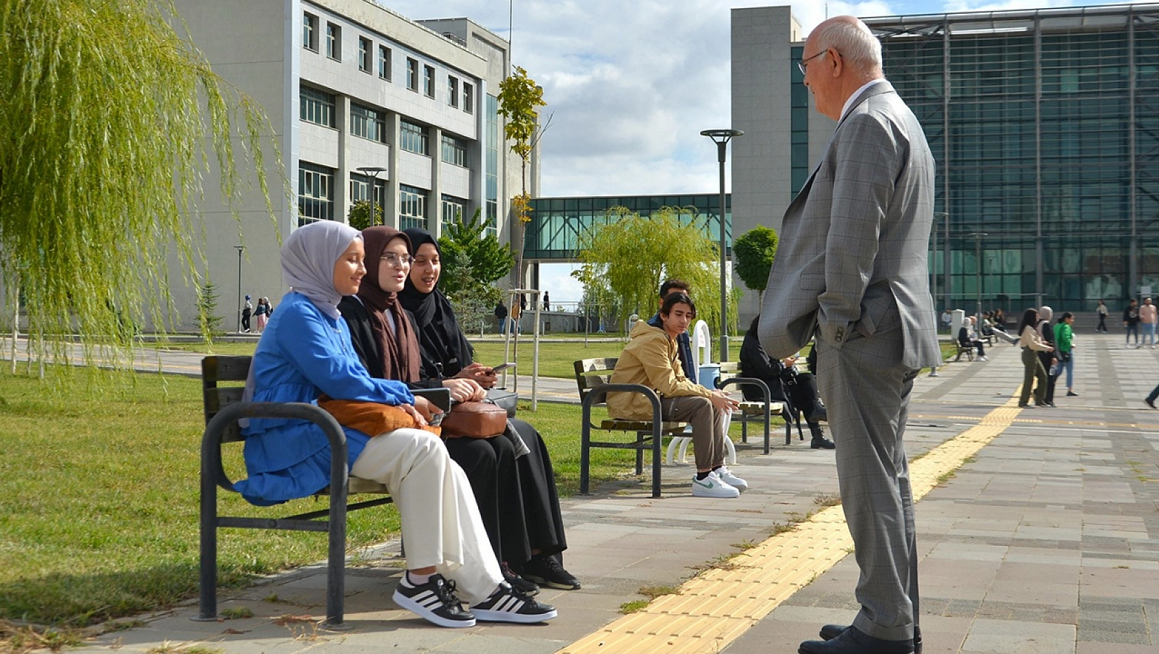 Yeni eğitim öğretim yılı sevinçle karşılandı