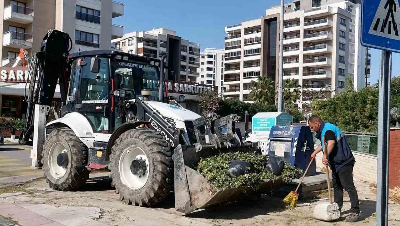 Yunusemre'de temizlik çalışmaları artarak devam ediyor