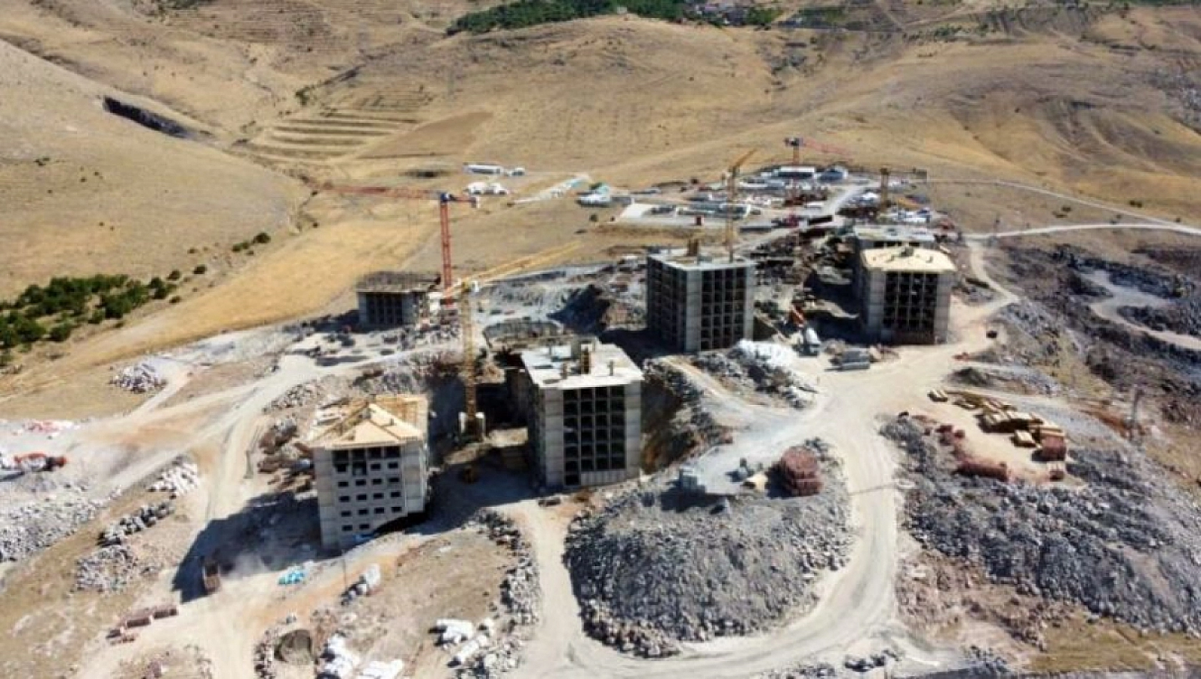 Malatya'yı Toz Bulutu Kapladı: Sağlık ve Tarım Tehlikede!