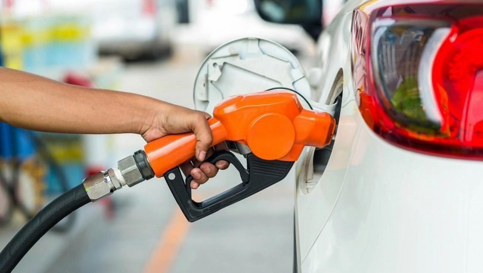 Malatya'da Araç Sahiplerinin Yüzü Gülecek: Benzine Büyük İndirim Kapıda!