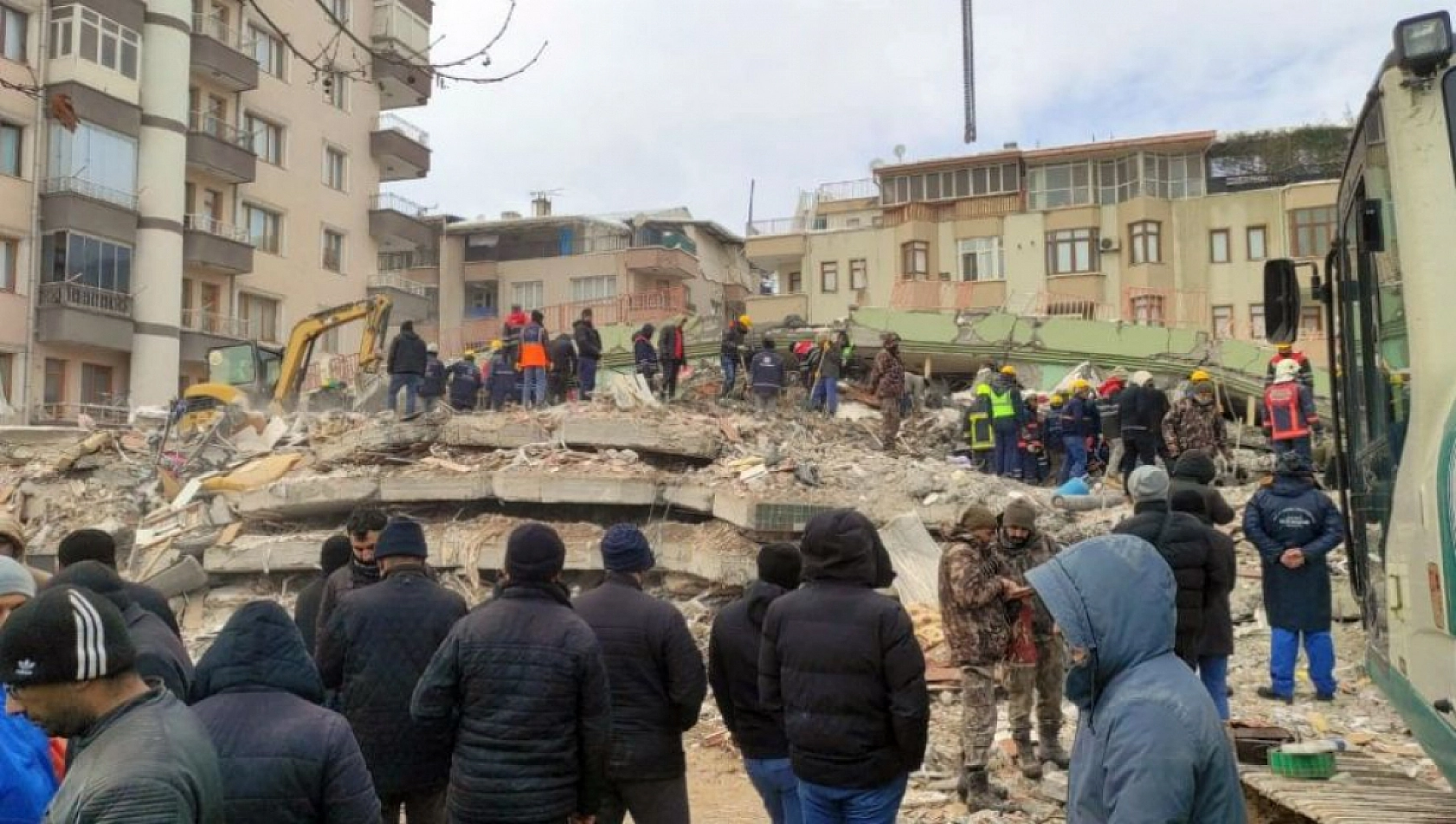 Hakimbey davası adalet sınavında: Önce hasarsız denildi, sonra ağır hasrlı çıktı! 6 Şubat depremlerinde yıkıldı...