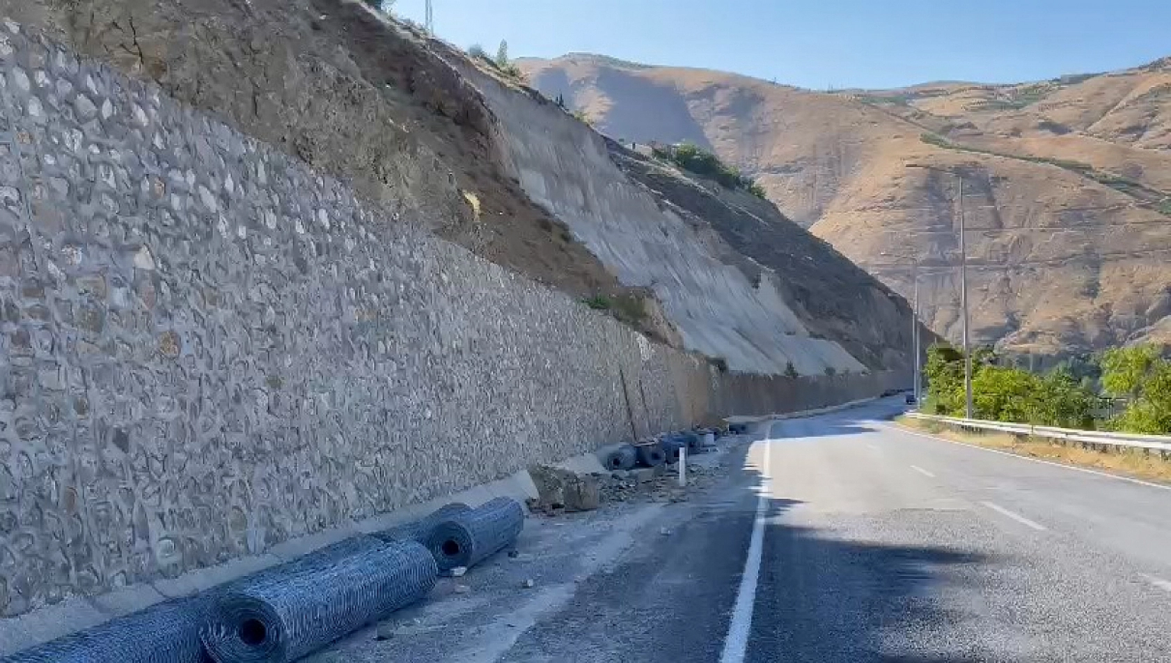 Malatya'da O İlçenin Yolu Başka Ülkenin Yoluymuş Gibi Mİ Davranılıyor?