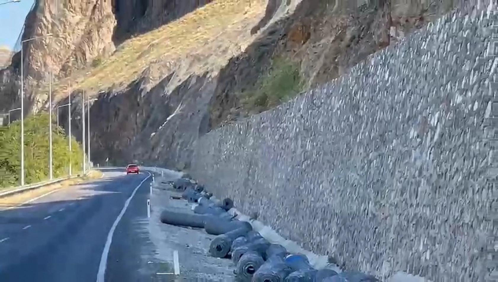 Malatya'da O İlçenin Yolu Başka Ülkenin Yoluymuş Gibi Mİ Davranılıyor?