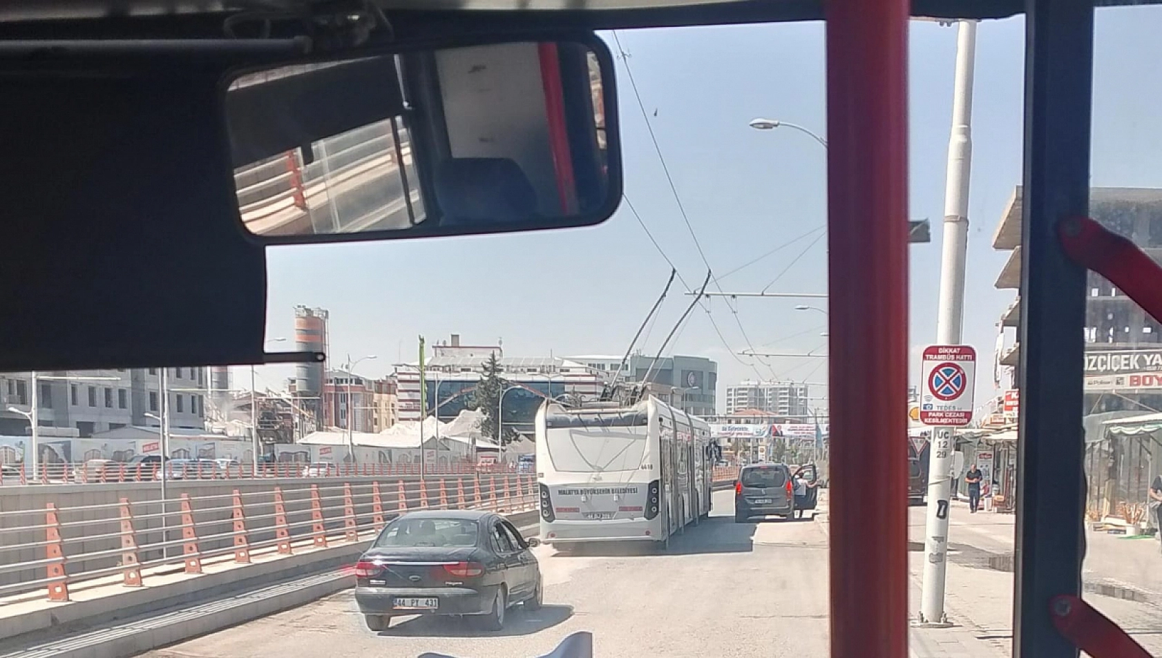 Malatya'da ulaşım çelişkisi: Halk otobüsü ücretsiz, trambüs ücretli!
