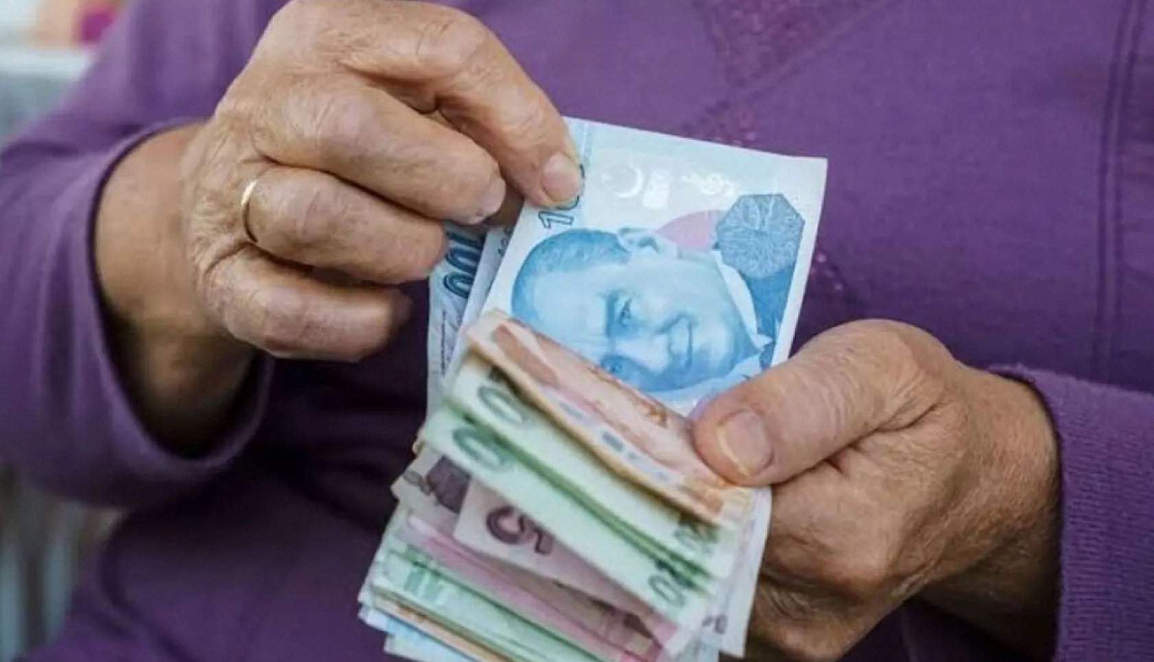 Ev hanımlarının erken emekliliği hayal oldu: 2 yıla ertelendi…