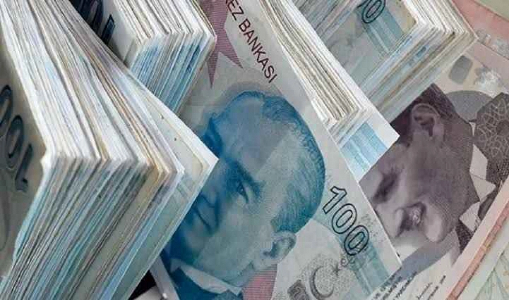 Deprem Bölgesine 'Şimşek' Çaktı!...