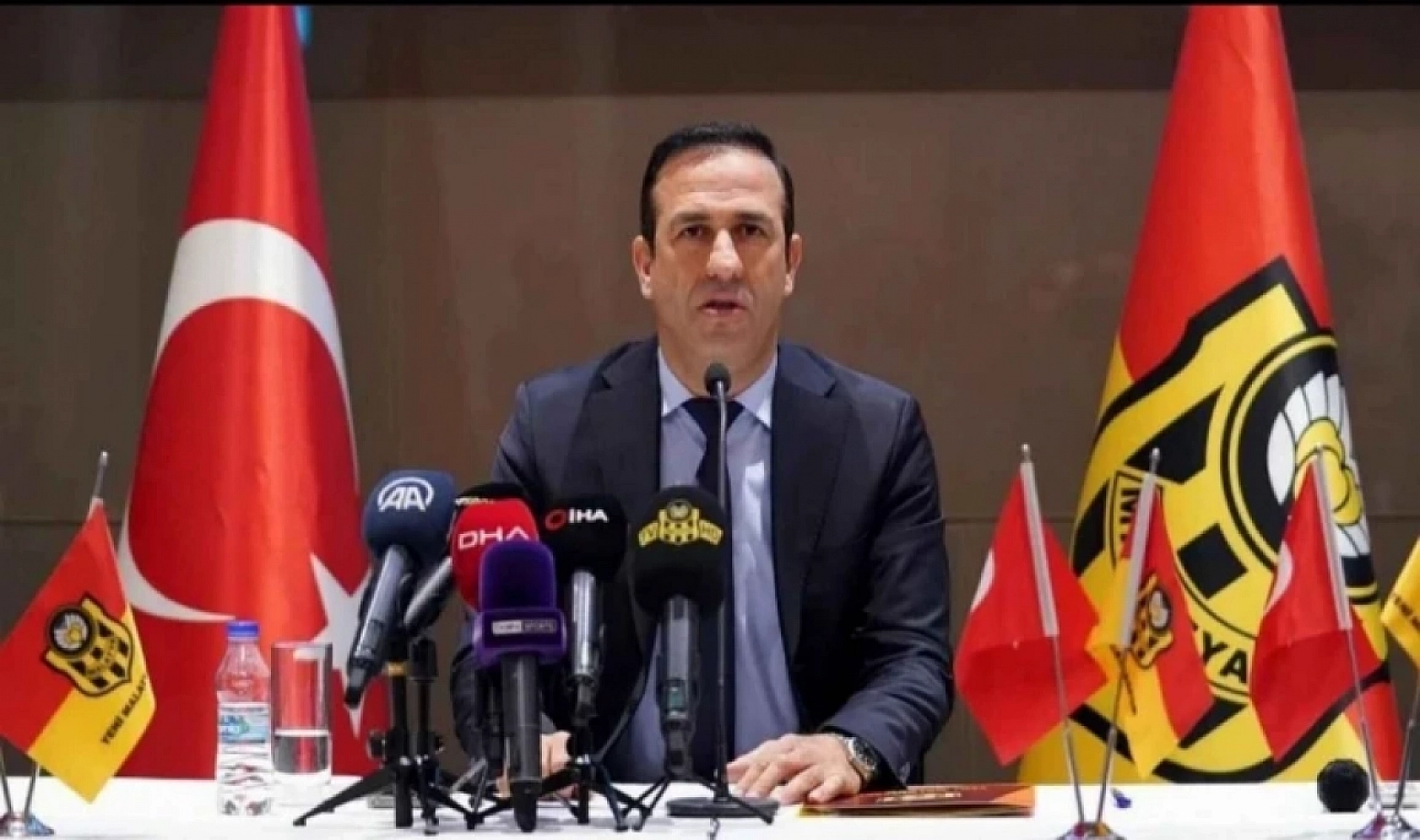 Yeni Malatyaspor'da Adaylık Şoku! 5 Yıl Kuralı Gevrek'in Oyunu Mu?