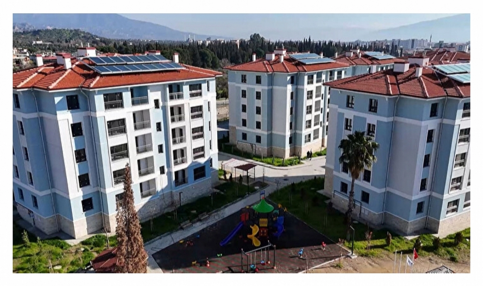 Karasu'dan Konut Tepkisi: Bir Yılda Teslim Edeceğiz Dediler, Malatyalılar 3 Yıldır Bekliyor