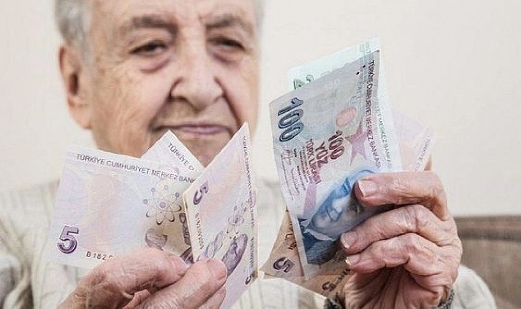 Bayram İkramiyesi Hesaplara Yatırılıyor: Kim, Ne Zaman, Hangi Kimlik Numarasına Göre Alacak?