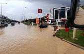 Malatya'da şiddetli sağanak: Yollar göle döndü!