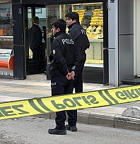 1 kişinin ağır yaralandığı silahlı kavga güvenlik kamerasında