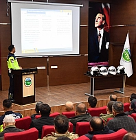 100 motosiklet sürücüsüne hediye kask