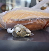 100 TL getirene iki ekmek bedava!