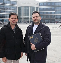 2 dişi için 1 milyon lira tazminat talebinde bulundu