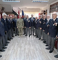 3. Ordu komutanı gazilerle bir araya geldi