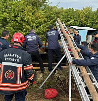 30 metrelik kuyuya düşen kızı itfaiye kurtardı