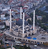 4 minareli camide ilk ezan okundu