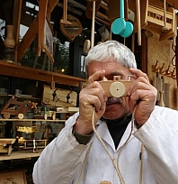 50 yıllık sanat, kurumuş ağaçlarda hayat buluyor