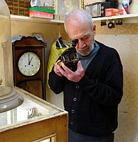 54 yıldır zamana ince ayar veren saat ustası