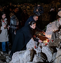 6 Şubat depremlerinde hayatını kaybedenler saat 04.17'de anıldı