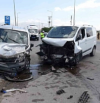 Malatya'da 8 Kişinin yaralandığı kaza kamerada: Araçlar böyle savruldu