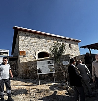 940 yıllık Fetih Mescidi'nde restorasyonun ardından cuma namazı kılındı