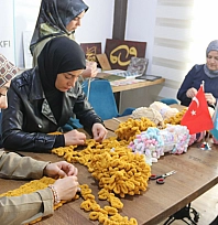 Afetin izleri ilmek ilmek siliniyor
