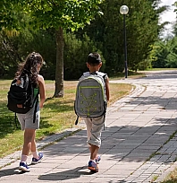 Ağır çanta çocuklarda sırt ve boyun ağrısına yol açıyor