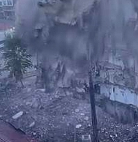 Ağır hasarlı 8 katlı bina tek dokunuşta yerle bir oldu