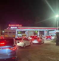 Akaryakıtta zam öncesi son saatler! Petrol istasyonlarında uzun kuyruklar oluştu