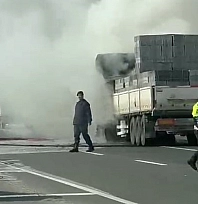 Alev alan tır, söndürüldü