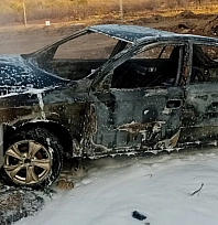 Alev alev yanan otomobil hurdaya döndü