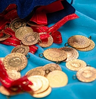 Altın fiyatları haftaya rekorla başladı: Gram altın 8 bin olabilir