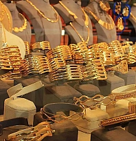 Altın rekorunu tazeledi! 7 bin barajını aştı