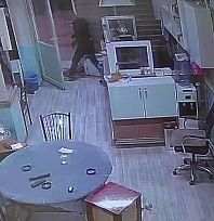 Altın ve dövizlerini 3 aydır yanında taşıyan adam gasp edildi