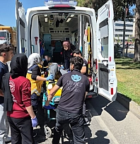 Ani fren kazaya neden oldu: Motosikletteki 2 kişi yaralandı