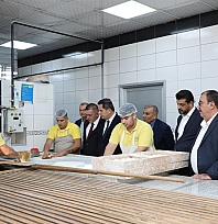 Antep lahmacunu tescilli tarifiyle pişirildi