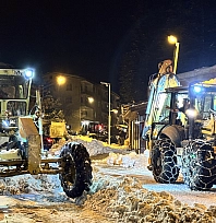 Arapgir'de kar temizleme çalışmaları aralıksız devam ediyor