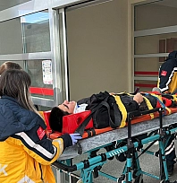 Asansör boşluğuna düşen 2 kişi yaralandı