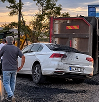 Asfalt yüklü kamyon adliye personeline çarptı! Durumu ağır!