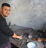 Baba-oğul kalaycılık mesleğini yaşatmaya çalışıyor