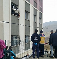 Bahçebaşı TOKİ'de intihar girişimi: Ekiplerin önlemi facianın önüne geçti