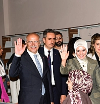 Bakan'dan Şehir Kütüphanesi'ne övgü