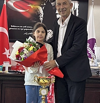 Başarılı yüzücü Aydın, Başkan Cömertoğlu'nu ziyaret etti